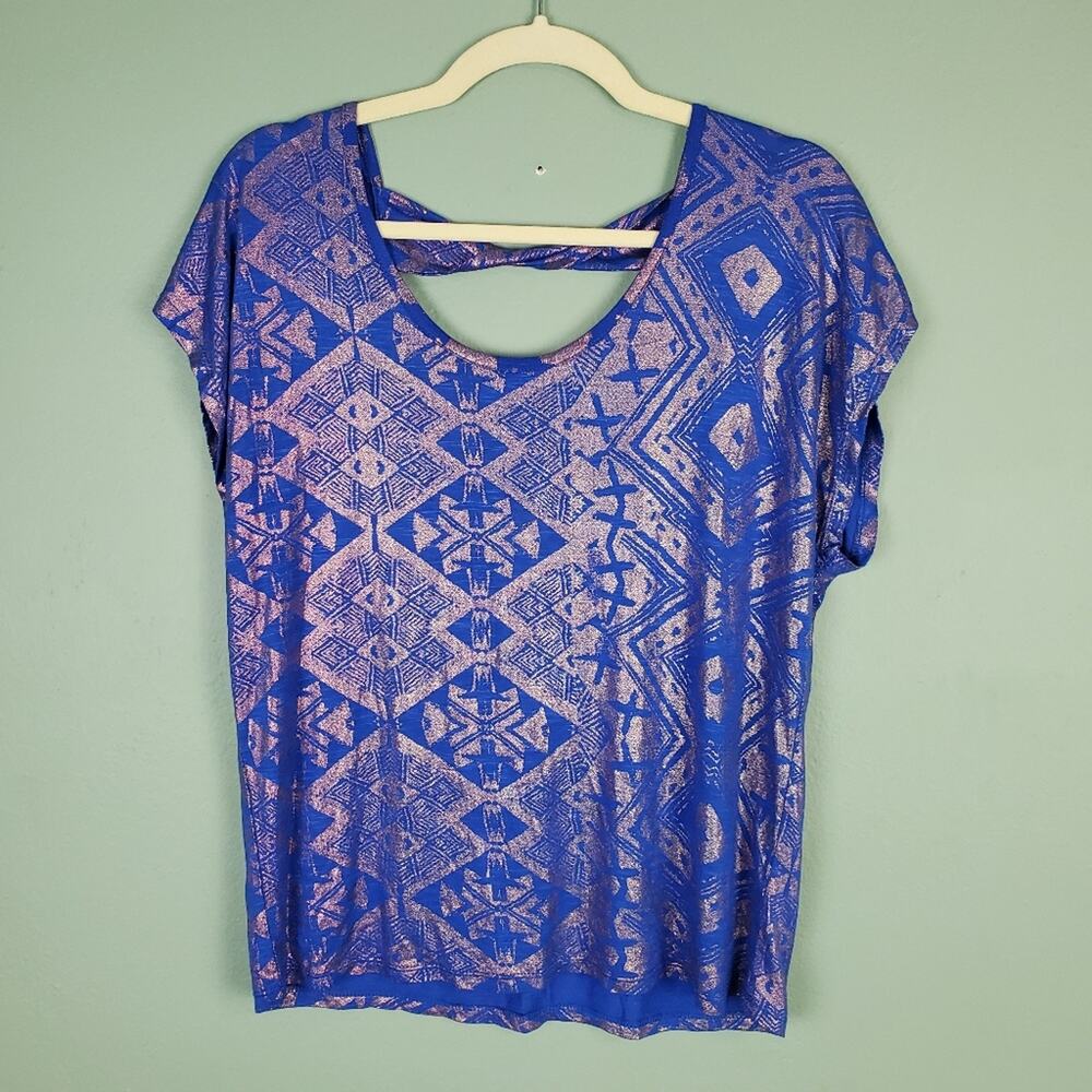 Daytrip Metallic Gold or Bronze and Blue Pattern Short Sleeve Top Size Large